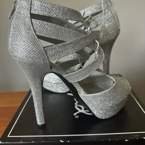 Women’s Silver Glitter Platform Sandal Pump Heels Size 7.5 - Picture 3 of 5